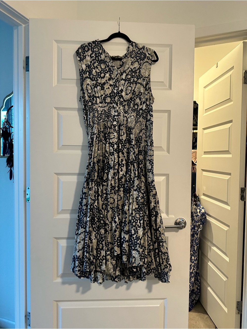 Chelsea & Theodore Black and White Sleeveless Floral-Print Midi Dress